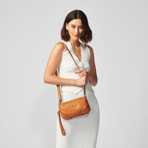 https://cdn.shopify.com/s/files/1/1039/2532/files/The_Chamonix_Deux_Crossbody_Web_1080x1080.mp4?v=1636616925