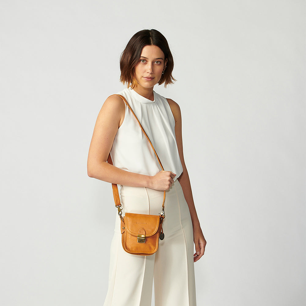 The Glastonbury Crossbody – The Wanderers Travel Co. US