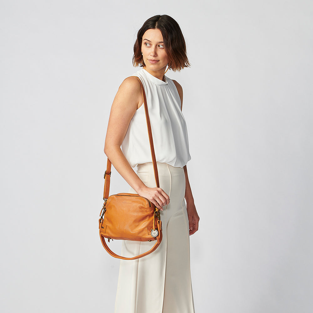 The Manhattan Crossbody – The Wanderers Travel Co. US