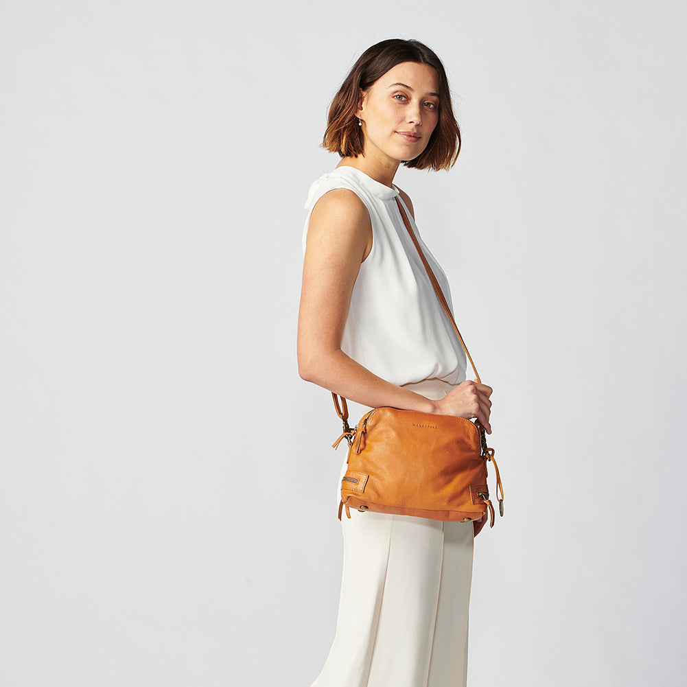The Manhattan Crossbody – The Wanderers Travel Co. US