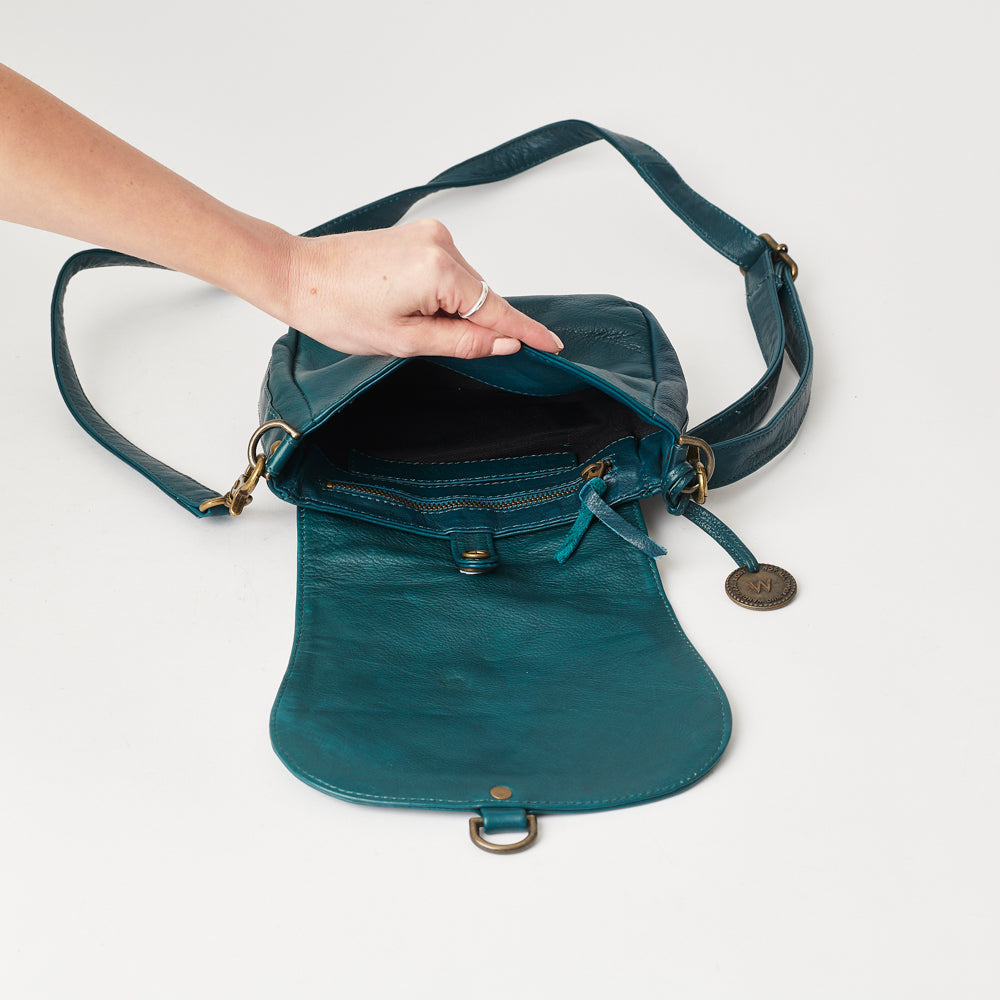 The Salzburg Crossbody – The Wanderers Travel Co. US