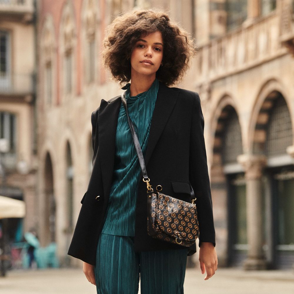 The Salzburg Crossbody – The Wanderers Travel Co. US