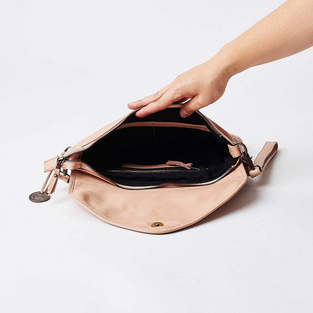 ベルリオーズ ショルダーバッグ パッチン The Marseille Crossbody Clutch – The Wanderers Travel Co. US