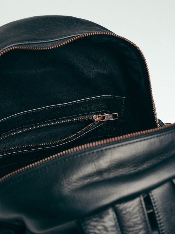 The CALIFORNIAN Backpack is simple, sleek and laidback - with a